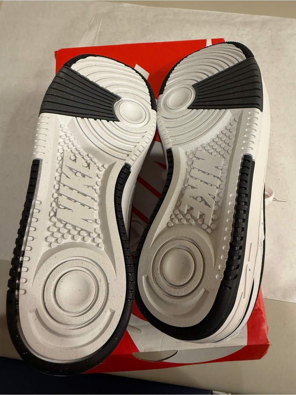 Nike Women’s Gamma Force Sneakers Size 8.5 DX9176-100 White/Black Leather Low - Picture 6 of 9